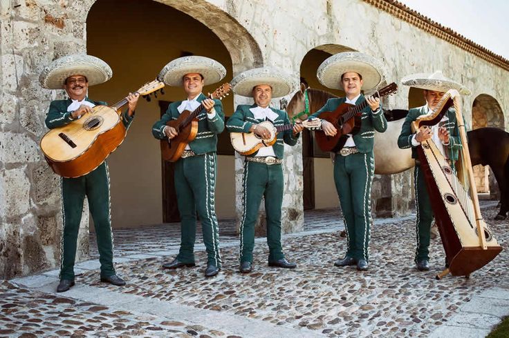 Mariachi y Bandas en Puerto Vallarta: Guia de Musica