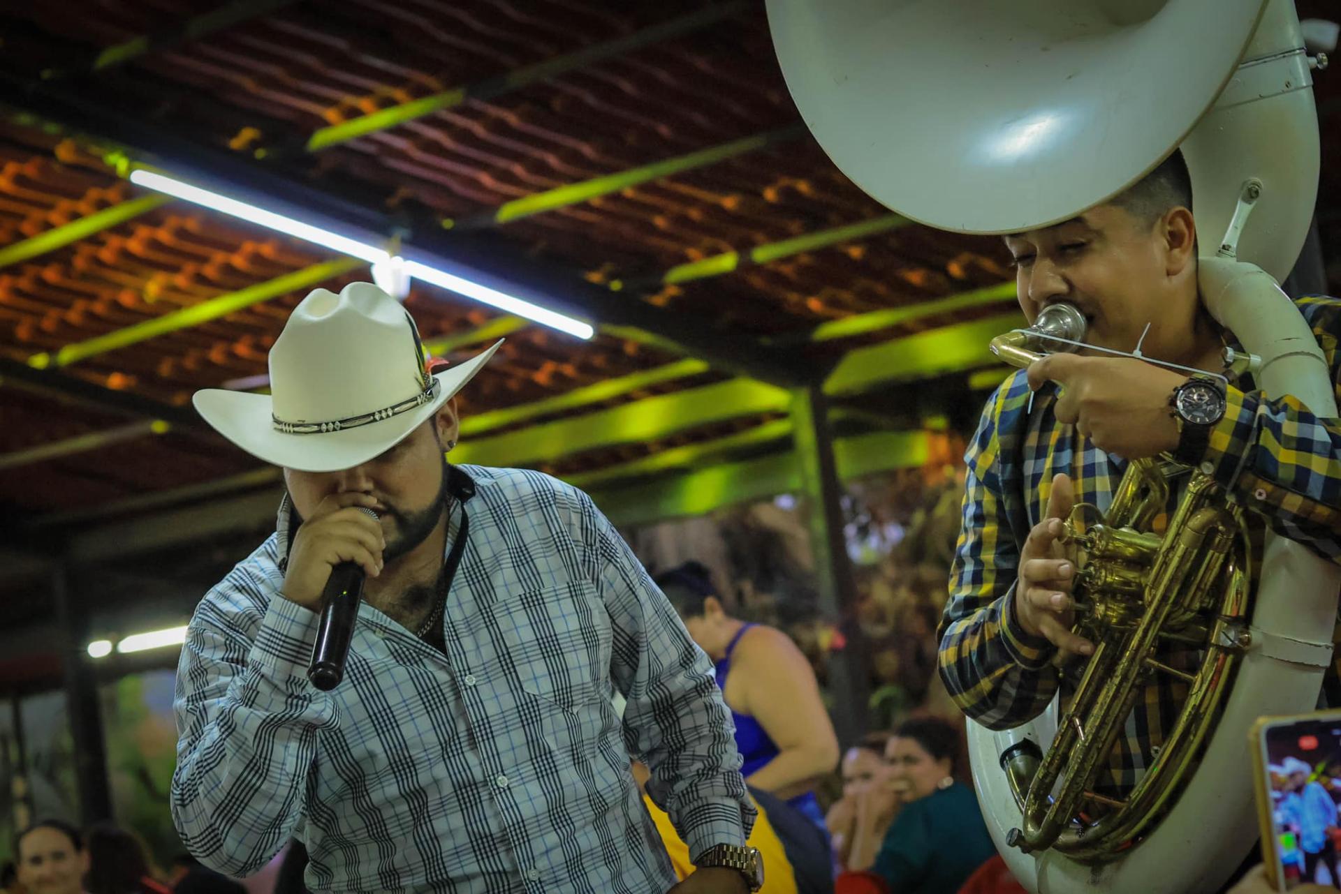 Grupos Norteños en Puerto Vallarta: Guía completa para contratar