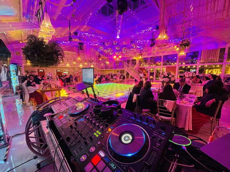 ¿Cuánto Cuesta un DJ para Boda en CDMX? Guía de Precios 2026