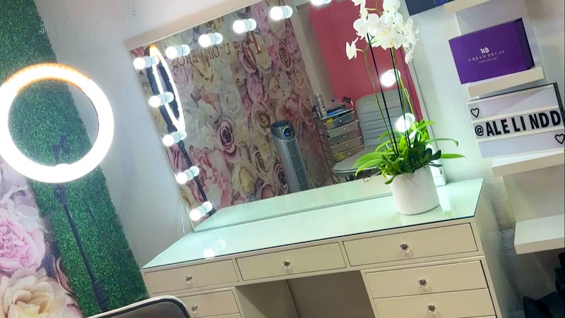 Alejandra Rodríguez Maquillaje y Peinado Profesional
