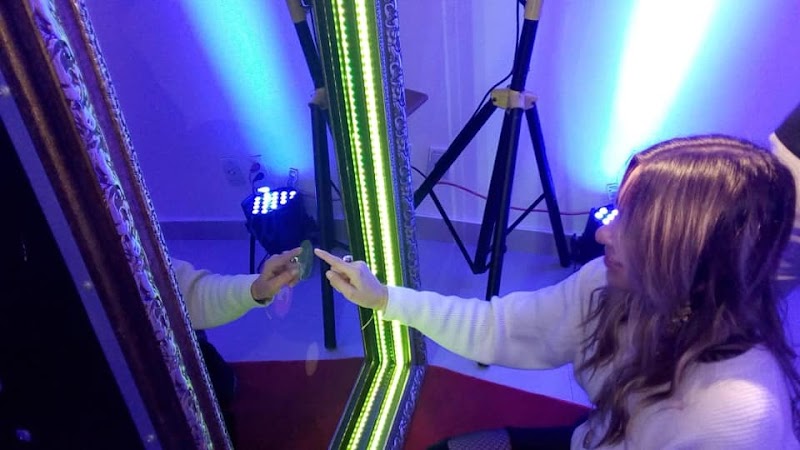Magic Mirror Photo Booth