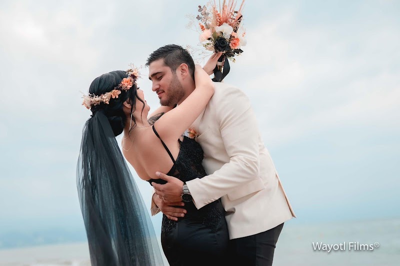 Maquillaje y peinado en Puerto Vallarta - Osiris Manzo Makeup Studio