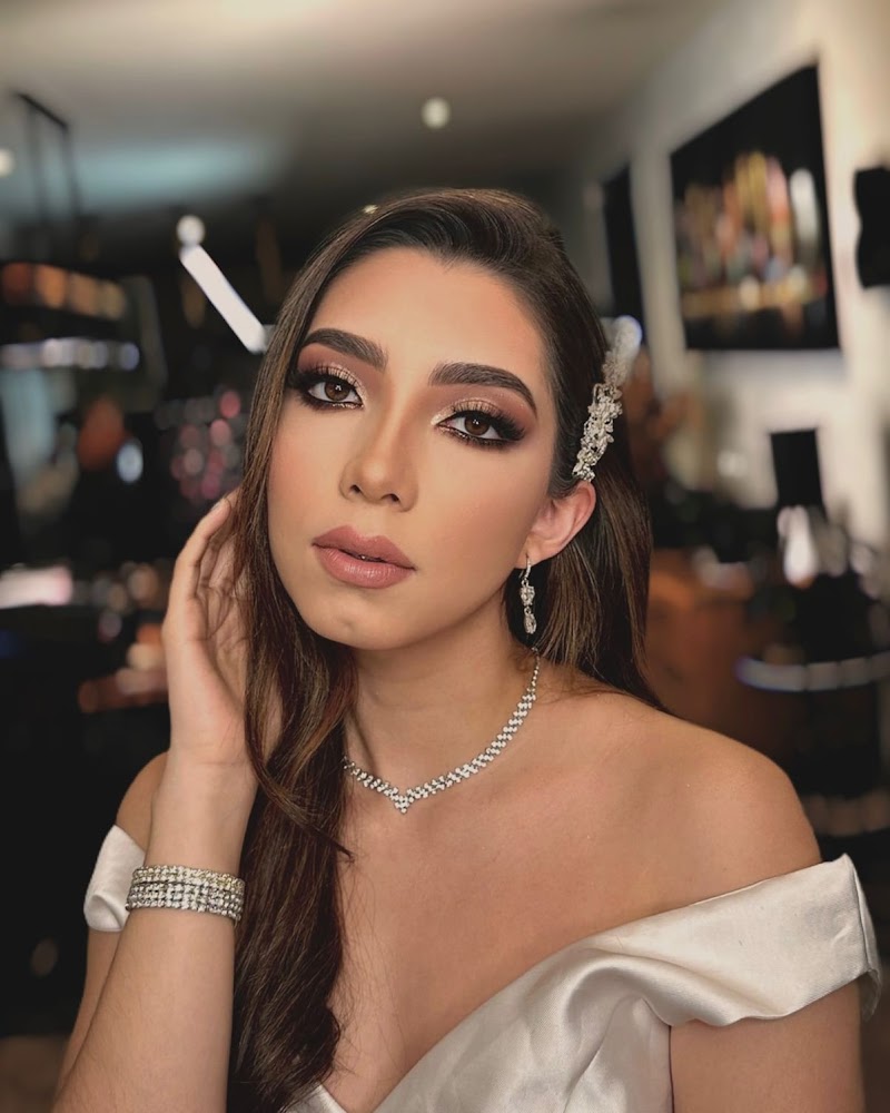 Marlene Corona Maquillista /Maquillaje y Peinado Profesional