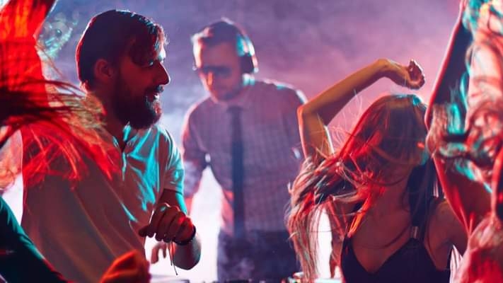 Renta de DJ para fiestas- Alquiler de audio e iluminación -INNOVA DJ