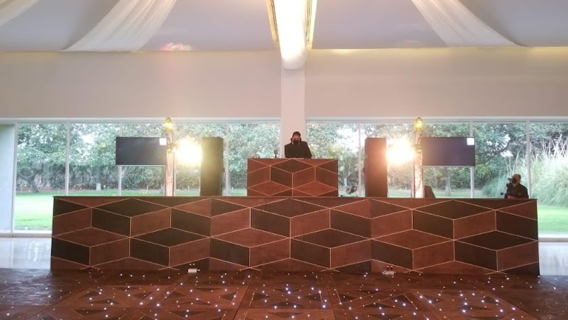 sonomix Solucuines en Audio y Producción de Eventos - Dj, Luz y Sonido