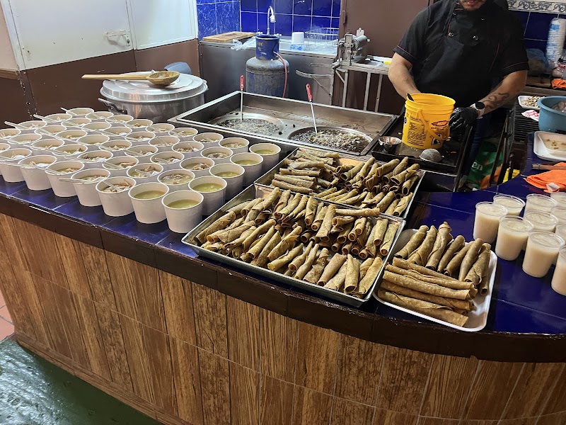TAQUIZAS BANQUETES Dinos
